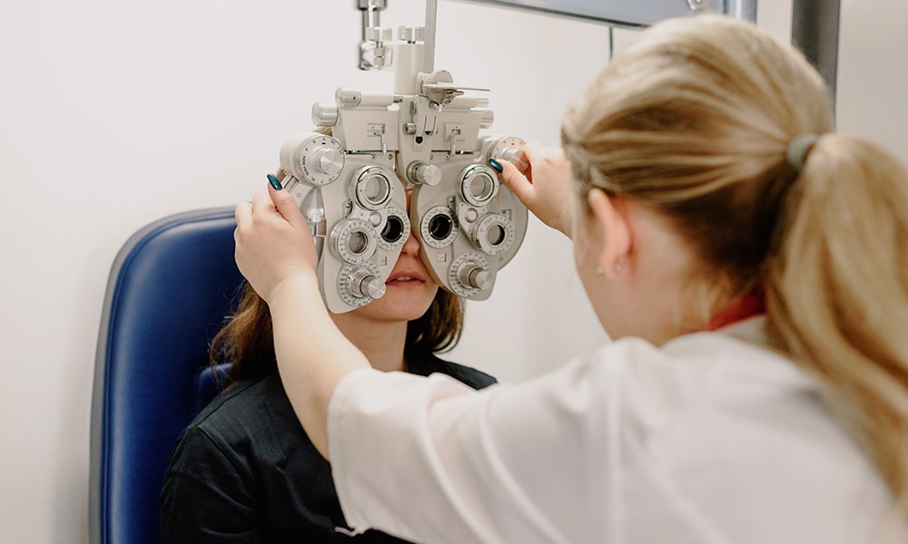 girl at the ophthalmologist