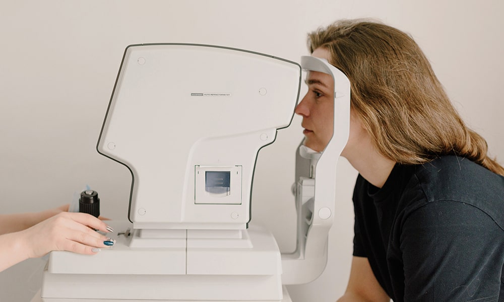 girl visiting the doctor